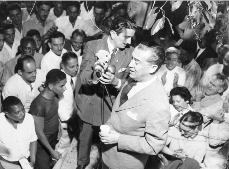 Juscelino Kubitsheck em campanha para a presidência da República. S.I., entre 10 de fevereiro e setembro de 1955. FGV/CPDOC. Arq. Augusto do Amaral Peixoto.