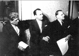 Lourival Fontes (1° esq.), Nero moura (2°) e Horácio Lafer (3°) por ocasião do Congresso das Nações Latinas, no Itamarati. Rio de Janeiro, outrubro de 1951. FGV/CPDOC, Arq. Nero Moura.