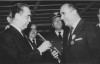 Armando Falcão entrega a Juscelino Kubitshek as insígnias da medalha D. João VI. S.I., 15 de outubro de 1959. Arquivo Público do Estado de São Paulo/Última Hora.