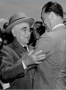 Getúlio Vargas e Juscelino Kubitsheck. S.I, entre 1951 e 1954. FGV/CPDOC, Arq. Tancredo Neves.