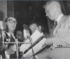 Juscelino Kubitsheck, João Goulart e Batista Ramos no momento da assinatura do novo salário mínimo. Brasília, 15 de outubro 1960; Arquivo Público do Estado de São Paulo/Última Hora.