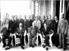 Olegário Maciel (3° da esq., sentado) e Gustavo Capanema (4°) em reunião da comissão executiva do Partido Progressista de Minas Gerais no palácio da Liberdade. Belo Horizonte, entre janeiro e junho de 1933. FGV/CPDOC, Arq. Gustavo Capanema.