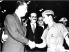 Juscelino Kubitsheck e Jânio Quadros, entre outros, em visita à Fábrica Vemag. São Paulo, 1956. Arquivo Nacional.